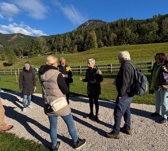Naslednji dan po zajtrku  nas je lastnica Polona popeljala po posestvu.