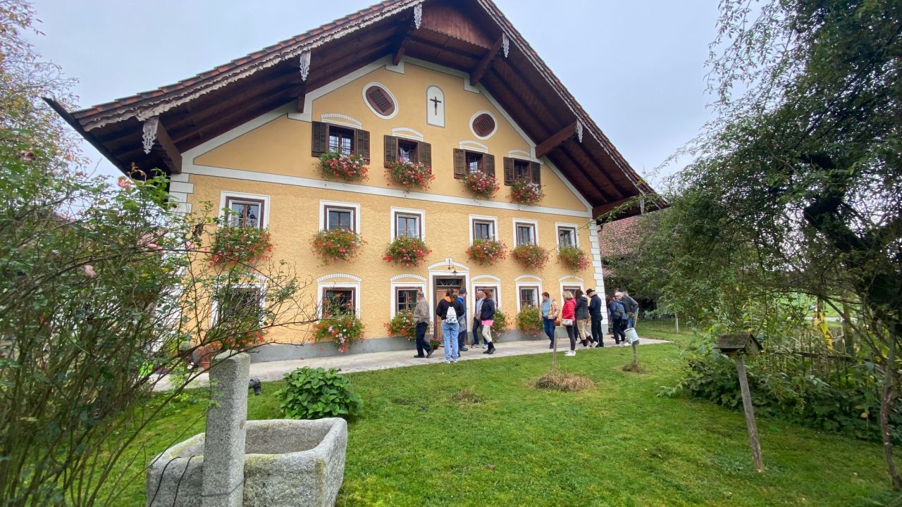 Obisk ekološke živinorejske kmetije družine Strobl v kraju St. Lorenz am Mondsee,