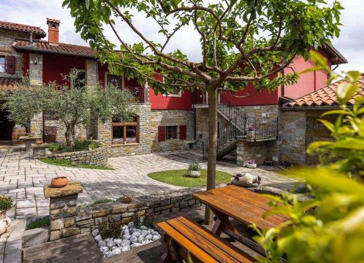 Turizem na kmetiji RED FAIRYTALE