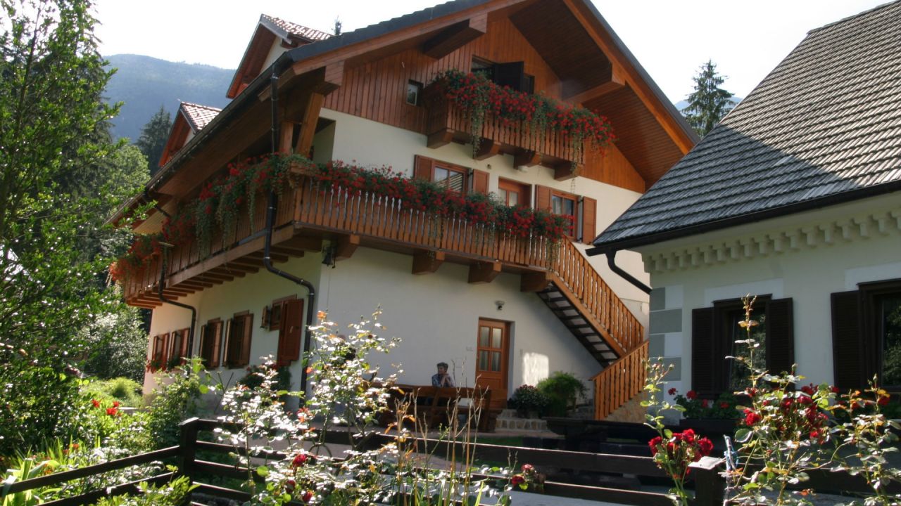 Turistična kmetija Stoglej, Podveža 3, Luče