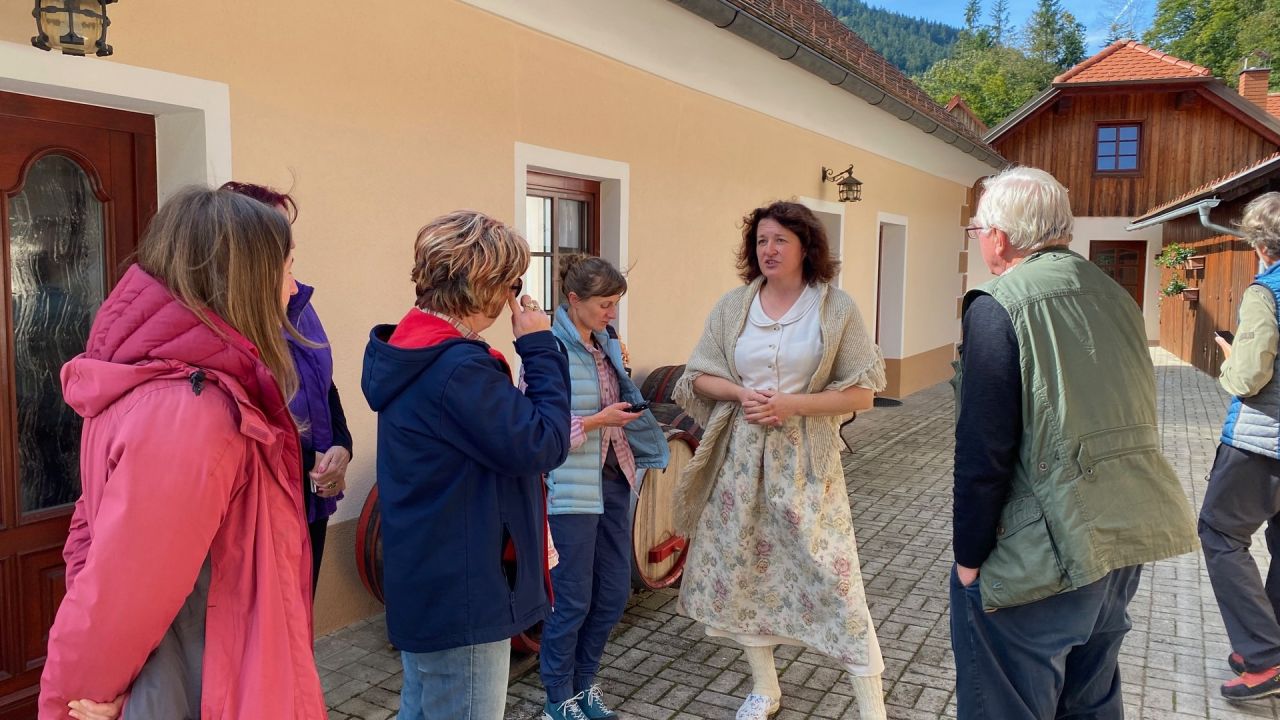 Gostiteljica Alenka Korpnik je predstavila kmetijo ter zgodbo o turizmu.