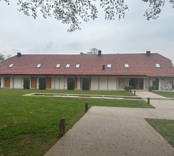 Posestvo Majer, prenovljen objekt dvorca Krasinec, v katerem so sobe za goste