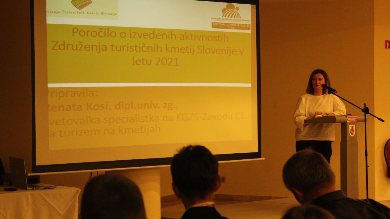 Renata Kosi je predstavila poročilo o izvedenih aktivnostih v letu 2021