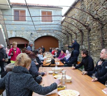 Degustacija vin na vinogradniški kmetiji Bržan v Marezigah