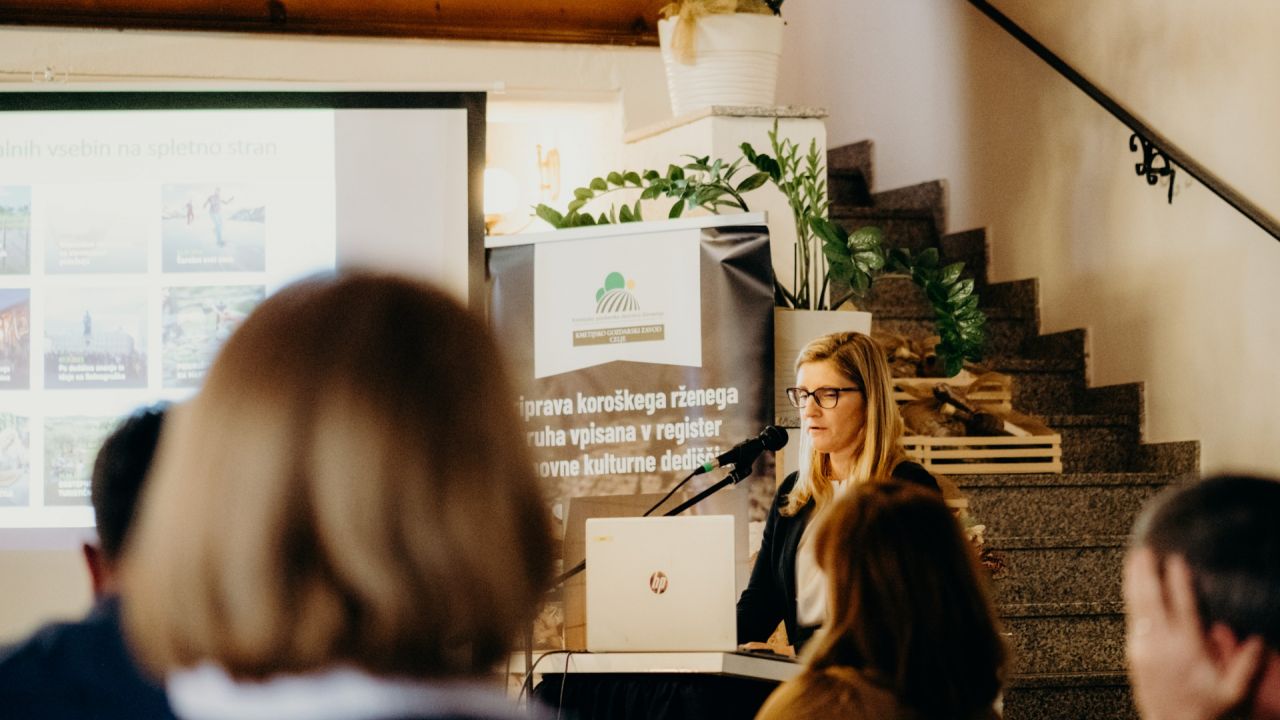 Katarina Valentinčič, sodelavka za marketing na ZTKS, je predstavila poročilo o marketinških aktivnostih v 2023.