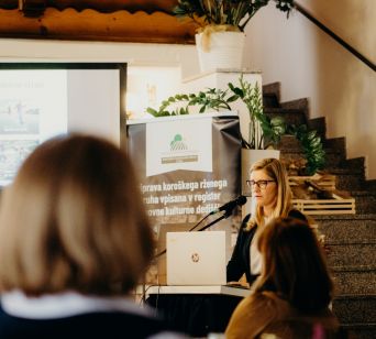 Katarina Valentinčič, sodelavka za marketing na ZTKS, je predstavila poročilo o marketinških aktivnostih v 2023.